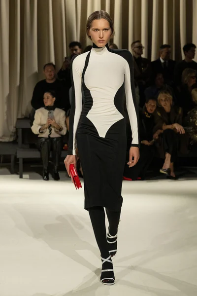 Look 13